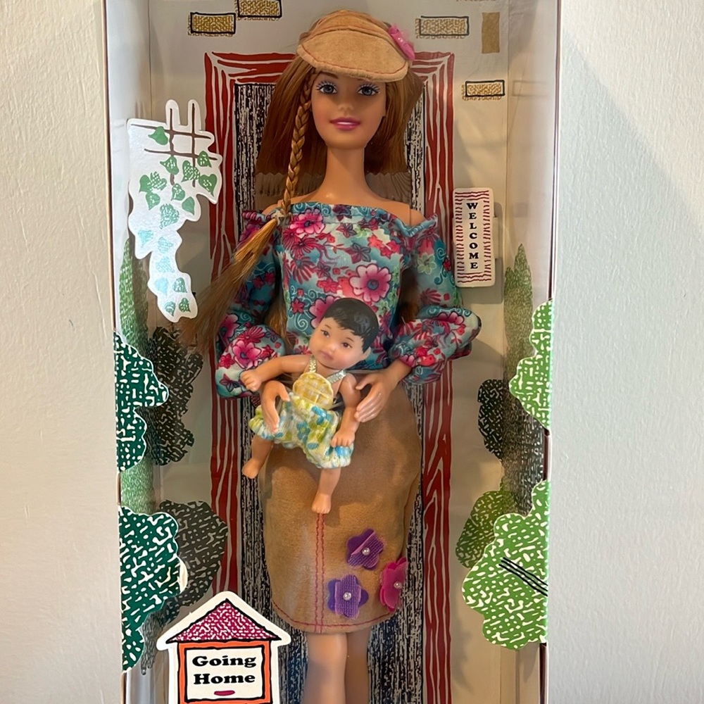 NIB Barbie Going Home 3rd Edition - Picture 2 of 4